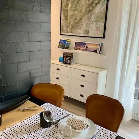 Hiker's Spot - Parking A/c Center *